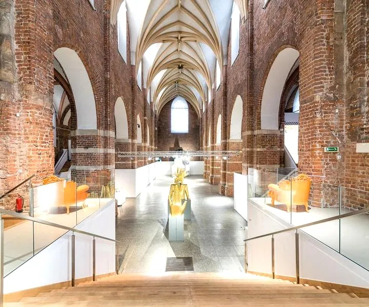 Czym jest przebudowa i jakie ma znaczenie w architekturze?