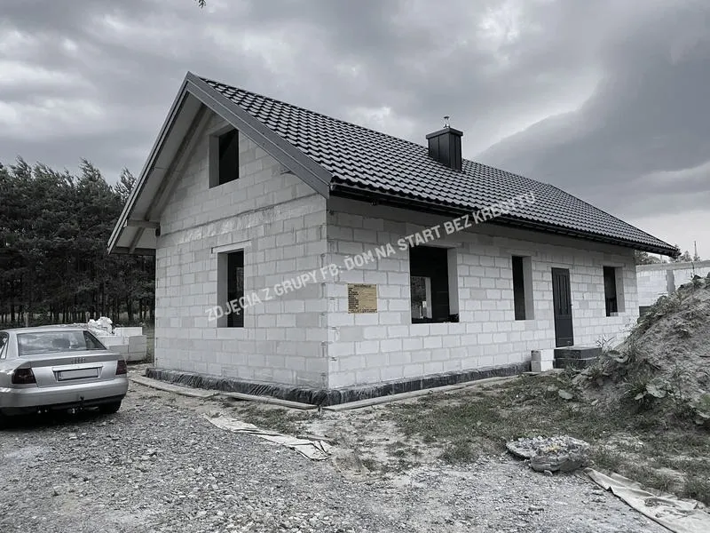 Dom parterowy czy z poddaszem: jakie są różnice w kosztach budowy?