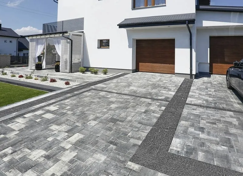 Ile kostek na 1 m² — oblicz zużycie i koszt kostki brukowej