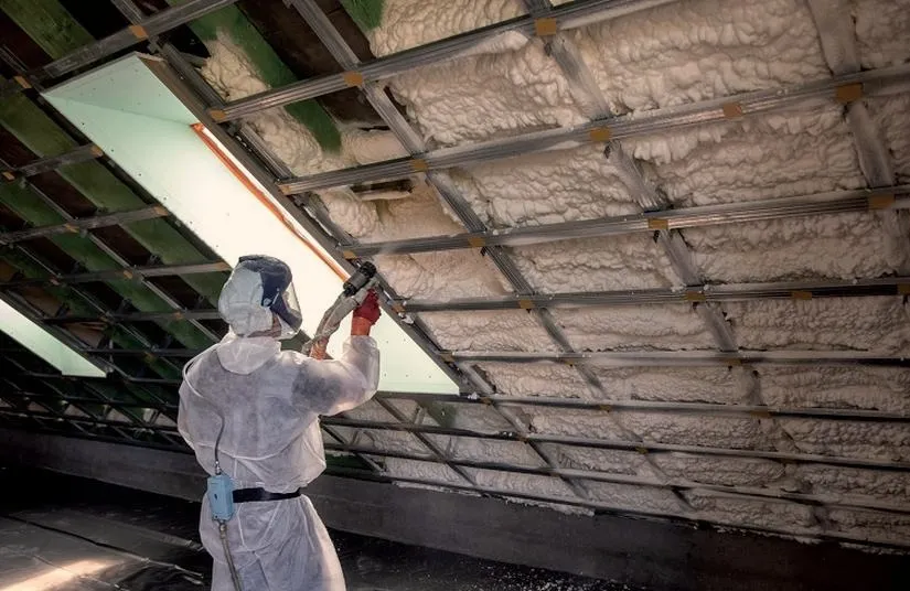Ile kosztuje ocieplenie dachu pianą PUR? Sprawdź, na co zwrócić uwagę przy wyborze!