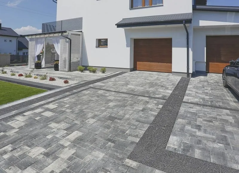 Ile kosztuje ułożenie kostki brukowej za m2? Przewodnik po cenach i usługach