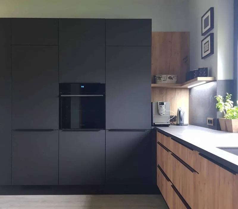 Ile zapłacisz za metr kuchni pod zabudowę? Sprawdź koszty!