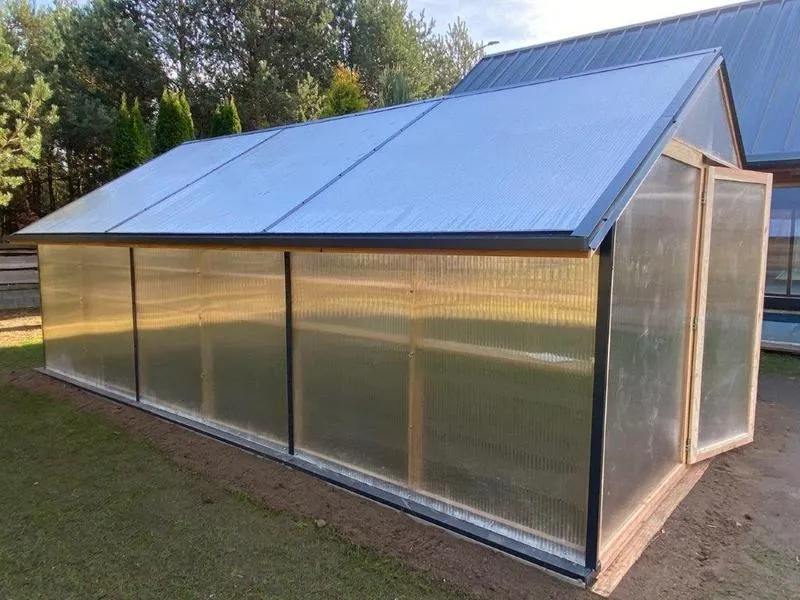 Innowacyjne sposoby na to, jak zrobić dach do szklarni, które zachwycą każdego ogrodnika