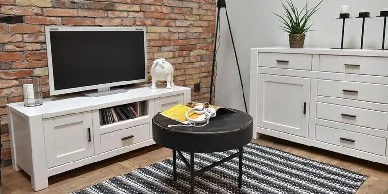 Jak sprytnie umeblować mały salon w bloku, by zyskać przestrzeń i styl