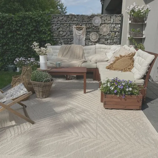 Jak stylowo ogrodzić taras i stworzyć przytulną przestrzeń na świeżym powietrzu