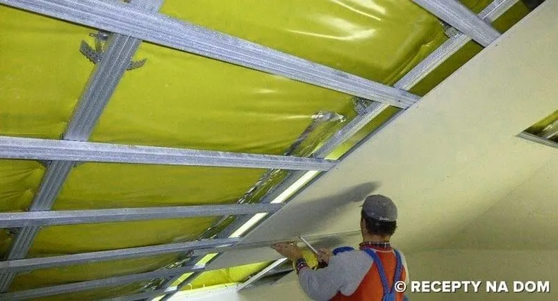 Jakie płyty na poddasze wybrać, aby cieszyć się komfortem i estetyką?