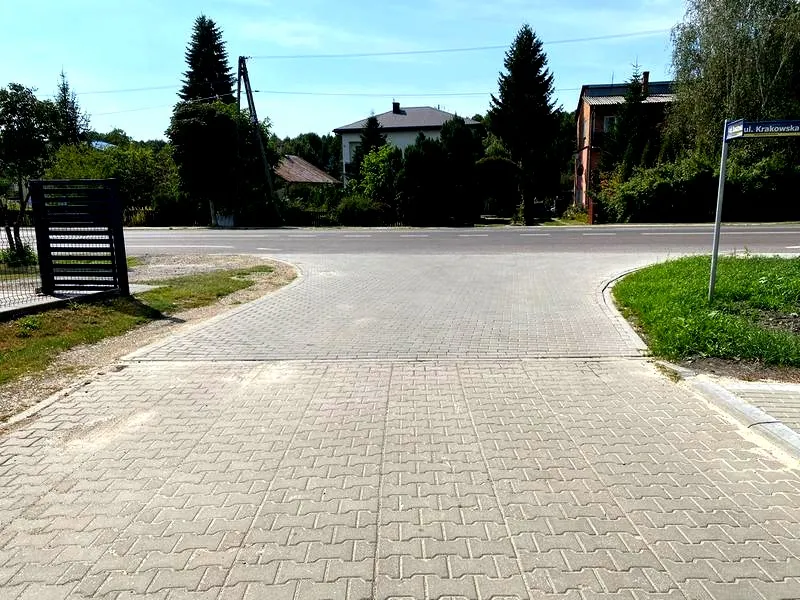 Przebudowa zjazdu: pozwolenie czy zgłoszenie – co wybrać?