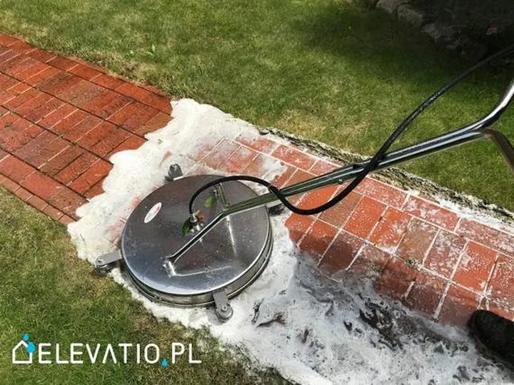 Czyszczenie kostki brukowej myjką ciśnieniową