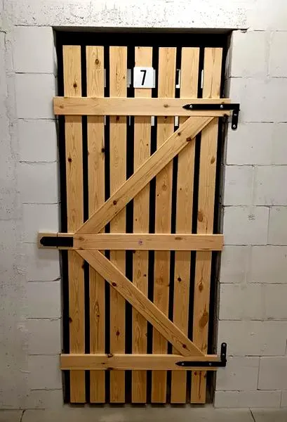 Funkcjonalne drzwi do piwnicy