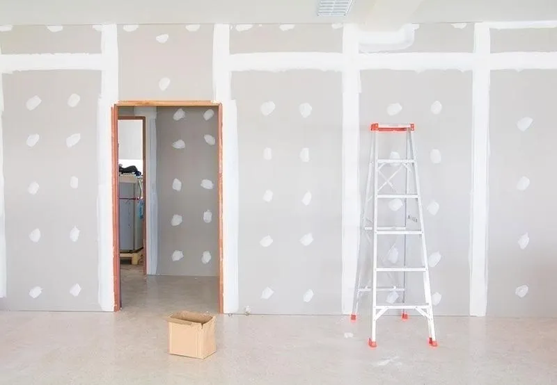 Klejenie płyt kartonowo-gipsowych