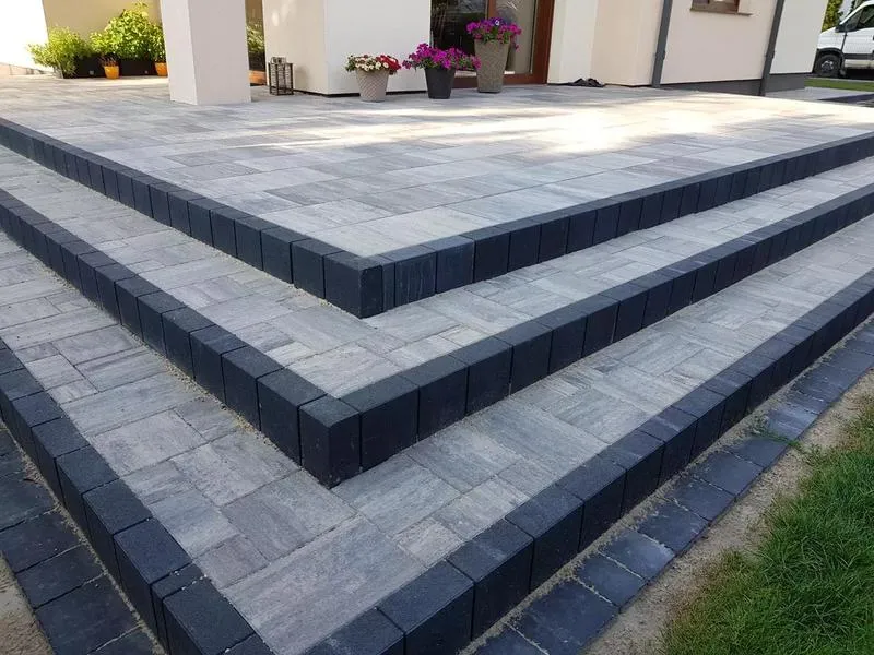 Montaż obrzeży trawnika