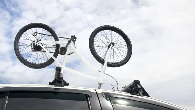 Montaż rowerów na dachu