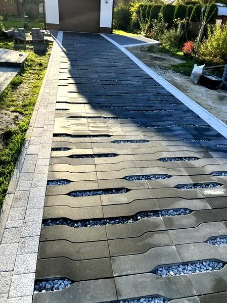 Obrzeża trawnika z kostki