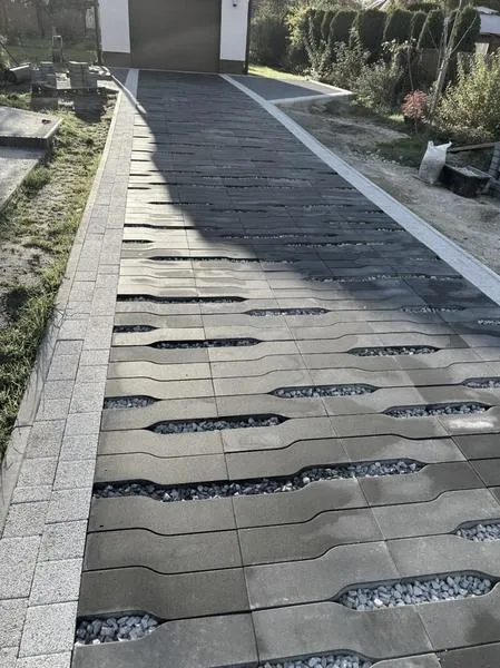 Usuwanie plam z kostki brukowej
