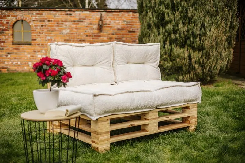 Wybór koloru mebli ogrodowych